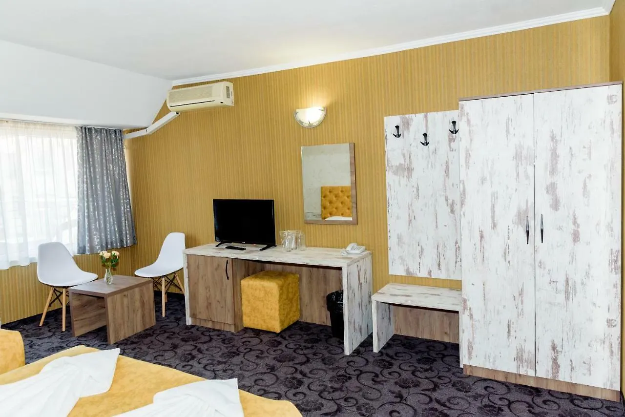 Family Hotel Prestige Burgas 3*,